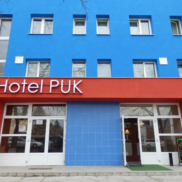 Hotel Puk, готель у місті Топольчани