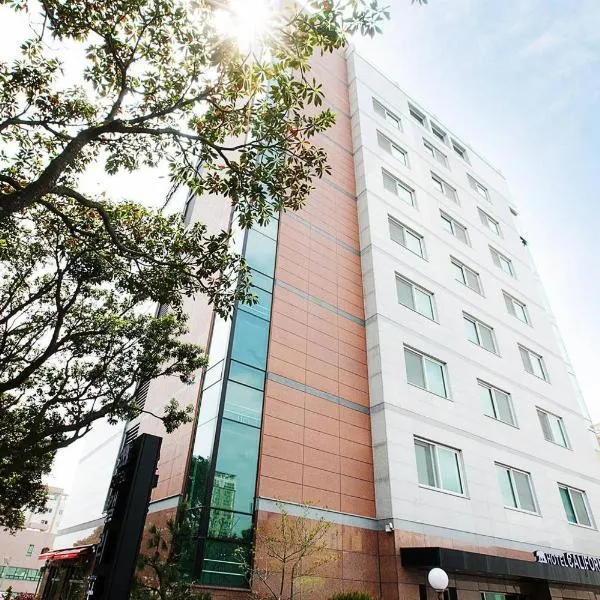 Hotel California: Jungmun şehrinde bir otel