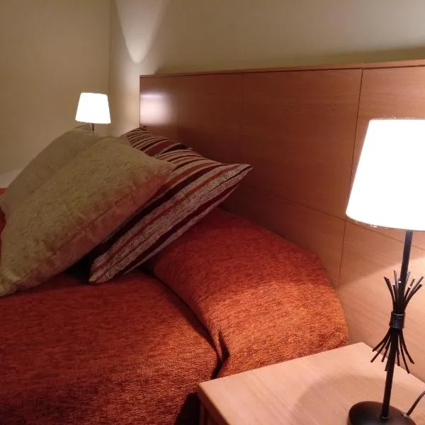 Hostal Sant Roc, hotel v destinaci Botarell