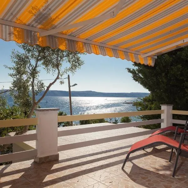 Apartment Milka by the Sea, hotel din Karlobag