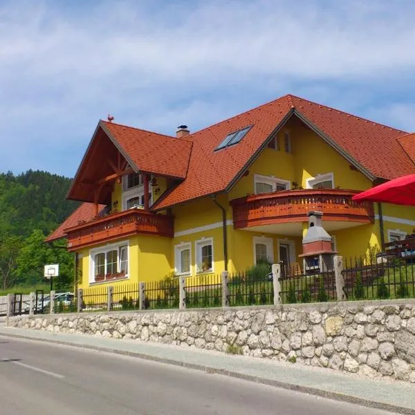 Apartments and Rooms With View on Bled, hotel di Hrušica