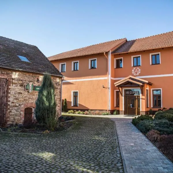 Amálka u Řípu, hotell i Straškov