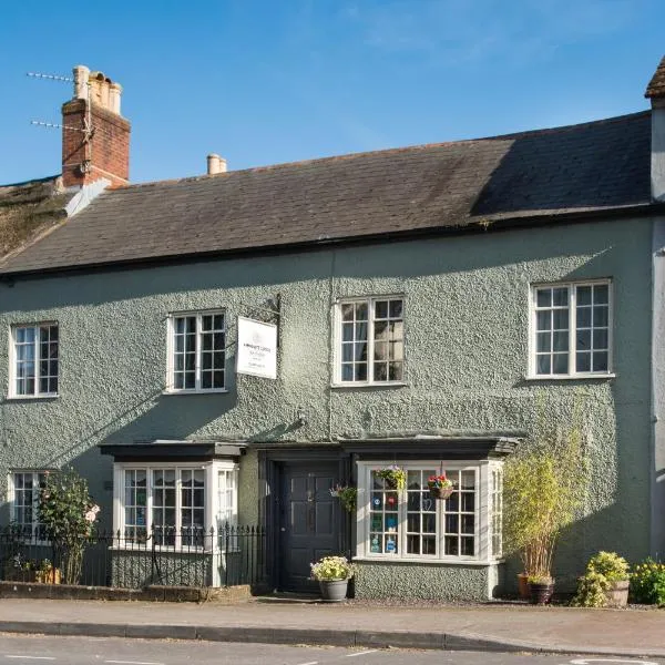 Ammonite Lodge, hotel in Yarcombe