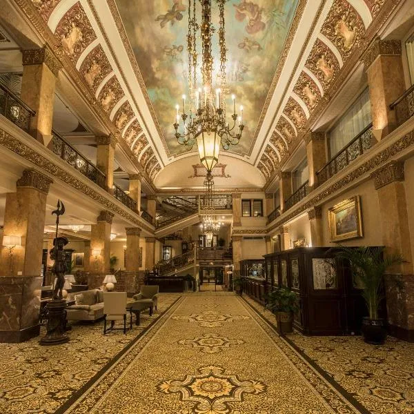 The Pfister Hotel, hotel di Milwaukee
