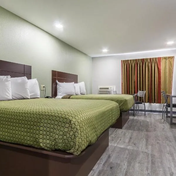 Scottish Inn and Suites Tomball: Tomball şehrinde bir otel