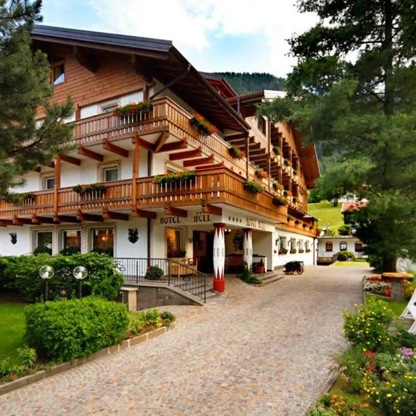 Hotel Hell, hotel di St Ulrich in Groden