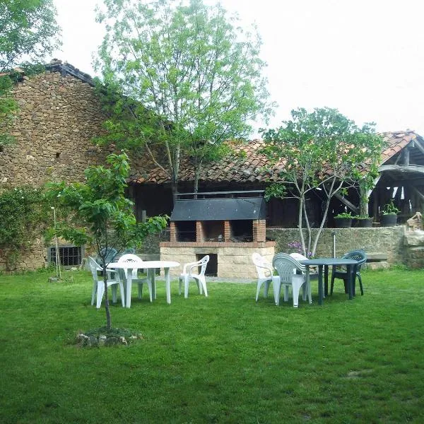 Casa Rural Josefina, hotell i Aliezo