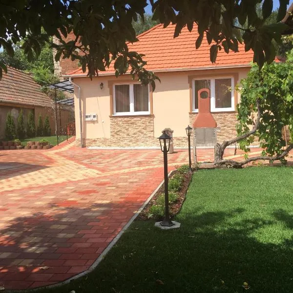 Harmónia Belvárosi Apartmanok, hotel in Eger