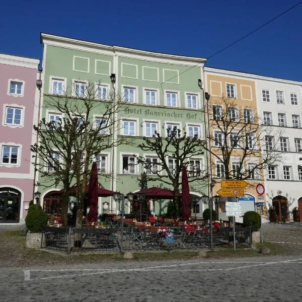 Bayerischer Hof, hotel v destinaci Burghausen