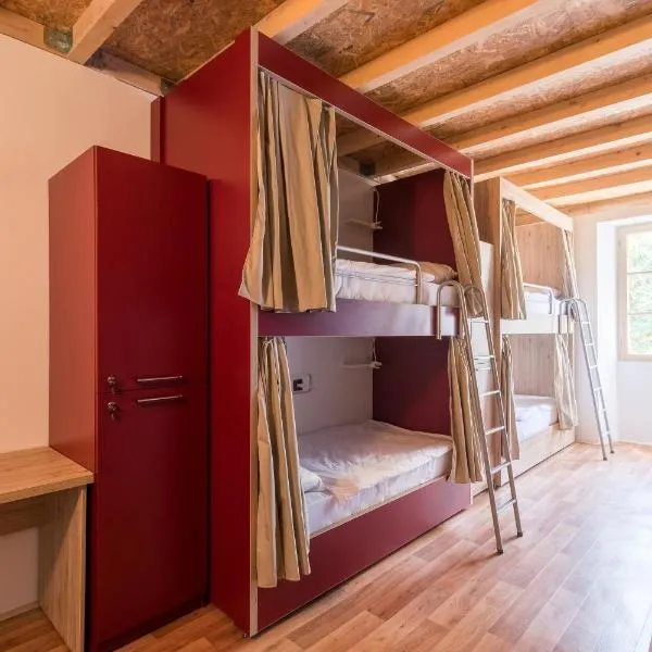 Hostel Antique, hotel v destinaci Pula