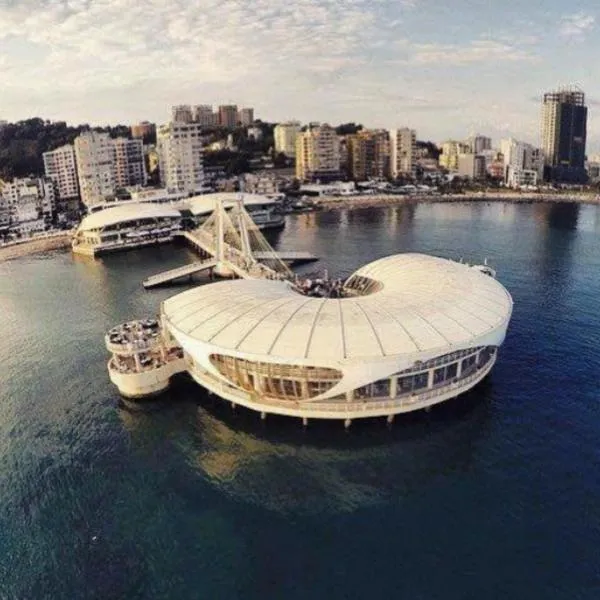 Ventus Harbor Hotel, hotel in Durrës