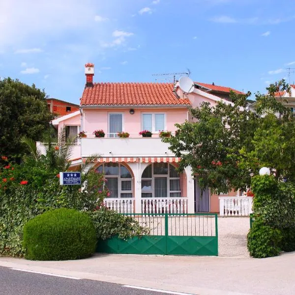 Apartments Tonka, hotel in Primošten