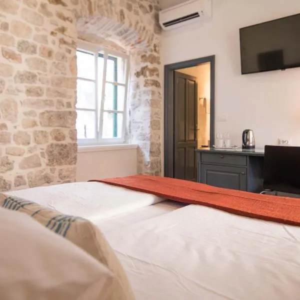 Mediterraneo Luxury Rooms, отель в Шибенике