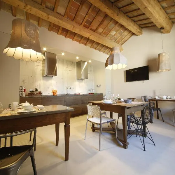 Residenza Corso Baccio โรงแรมในMonte San Giusto