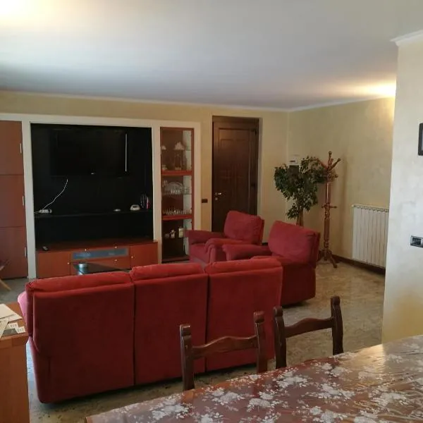 Pellico Apartment, hotel i Brusaporto