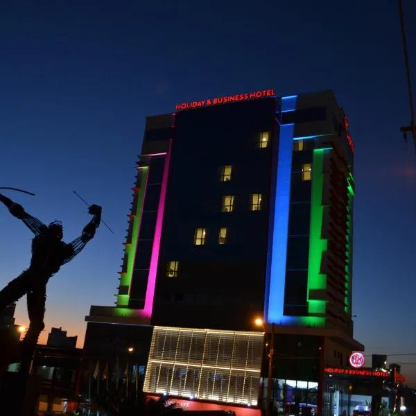Holiday & Business Hotel - Em frente ao Centro de Eventos e Arena Conda, מלון בצ'פקו
