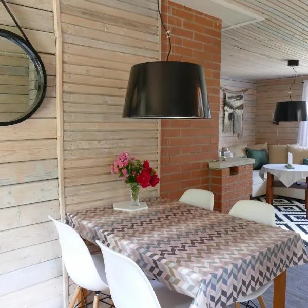 Tinore Holiday Home, hotel in Muratsi