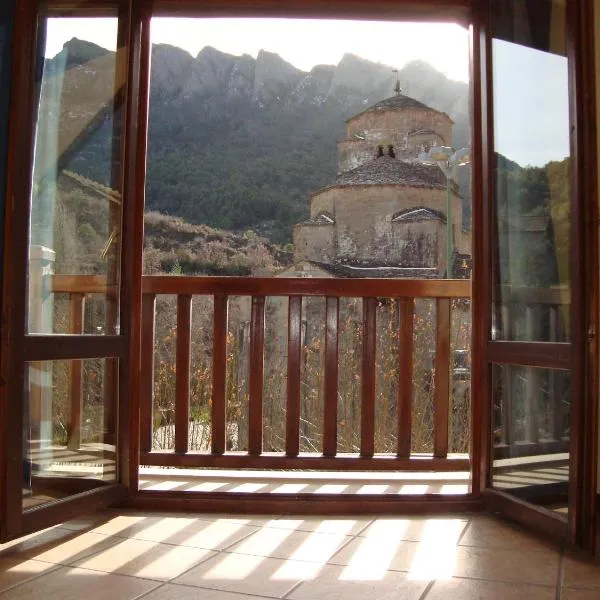 apartamentos turisticos san juan de la peña, hotel Santa Cruz de la Serósban