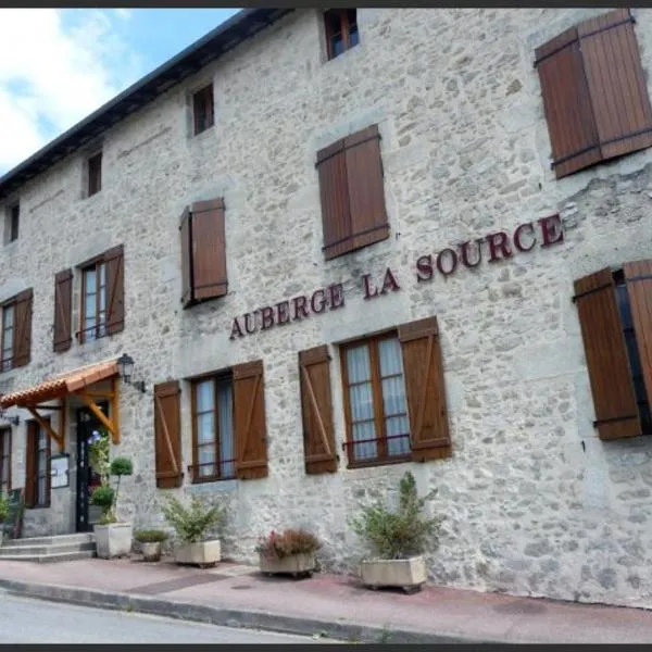 Auberge la Source - Logis Hôtels, hotell i Oradour-sur-Glane