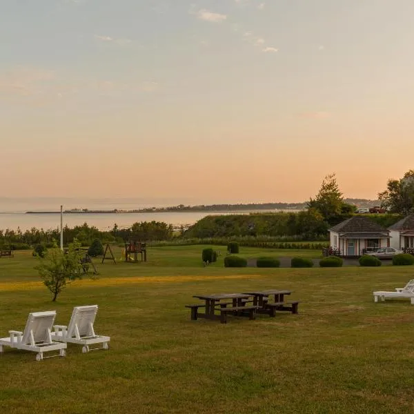 Motel au Fleuve d'Argent: Notre-Dame-du-Portage şehrinde bir otel