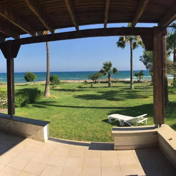 Sandy Beach Villas 17, hotel i Pyla