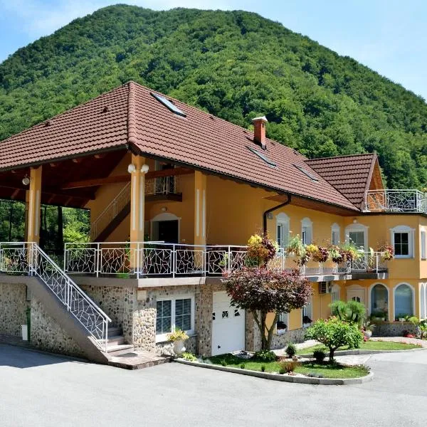 Apartment Sotočje, hotel in Šebrelje