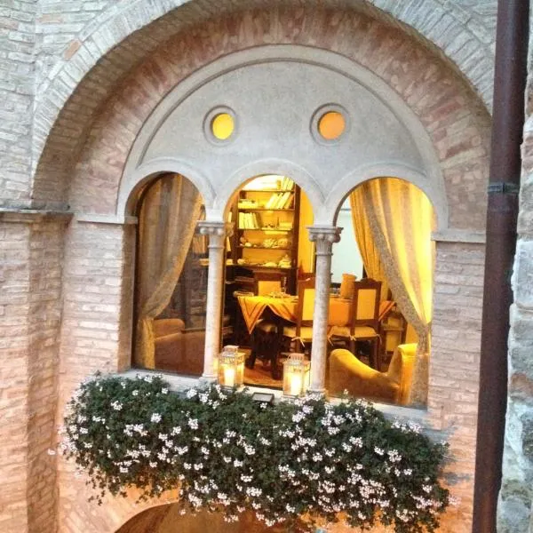 Palazzetto Bentivoglio, hotel Sassoferratóban