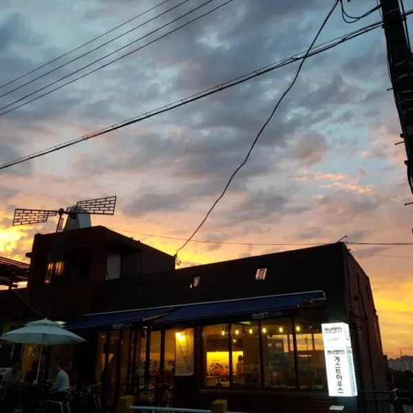 White Windmill Guesthouse, hotel v destinaci Mokpo