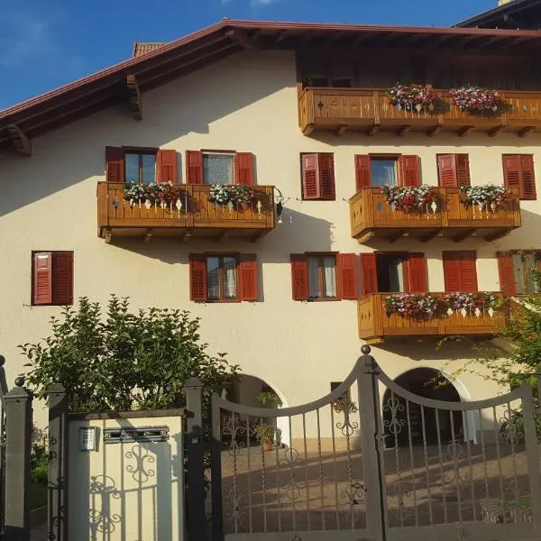 Casa Vacanze Paola, hotel v destinaci Romeno