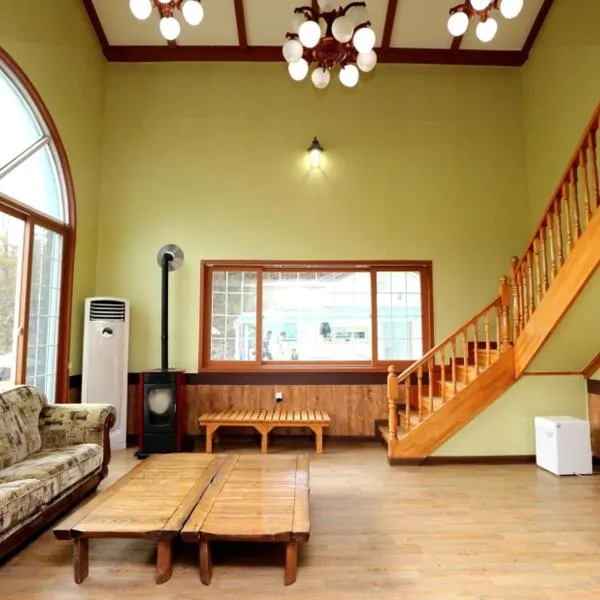 Pinearoma Pension, hotel v destinaci Hongcheon