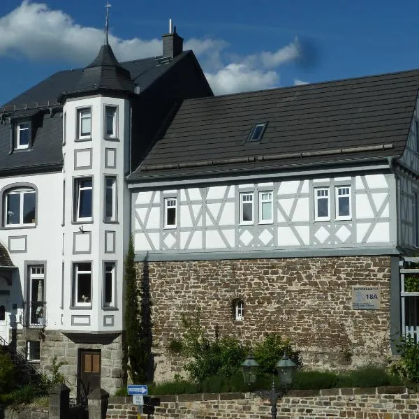 Apartments im Chateau d'Esprit, hotel a Höhr-Grenzhausen