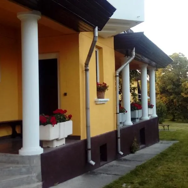 Júlia Vendégház, hotel v destinaci Sárospatak