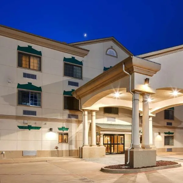 Best Western Inn & Suites - Henrietta, hotel in Henrietta