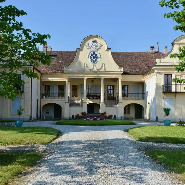 Château de Mathod Chambres d'hôtes、サント・クロワのホテル