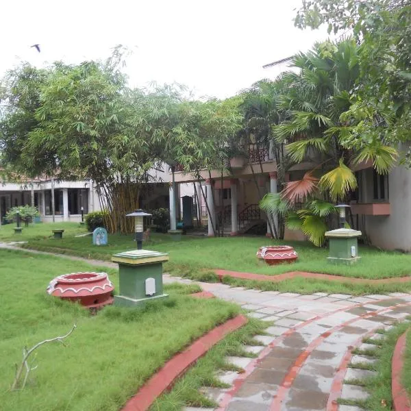 Hotel Sadhabishegam, hotell i Mannārgudi