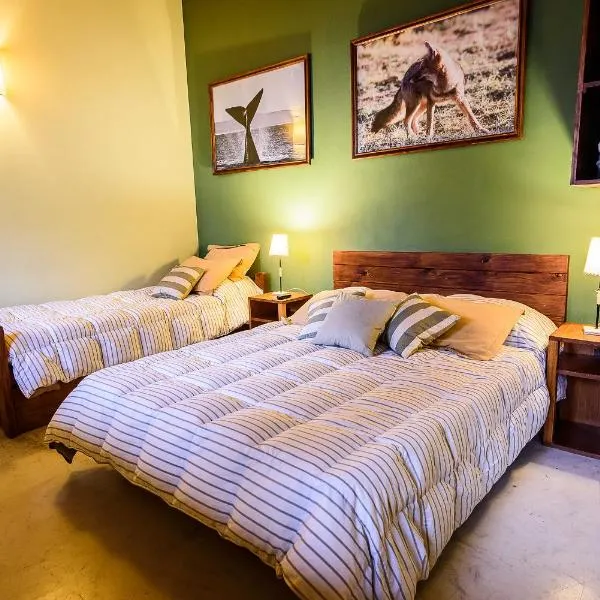 La Tosca Hostel: Puerto Madryn'da bir otel