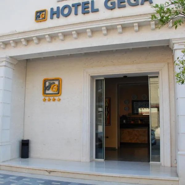 Hotel Gega, מלון בבראט