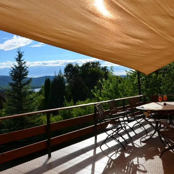 Őzgida Nyaralóház, hotel v destinaci Zebegény