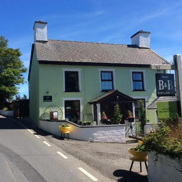 Ty Mawr at Bethania B&B Rooms and Crumble Cottage, hotel v destinaci Llanon