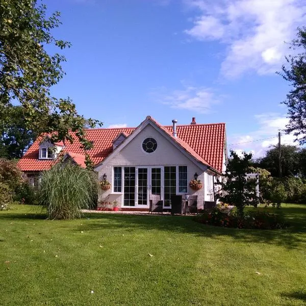 White Cottage B and B, hotel in Halton Holegate