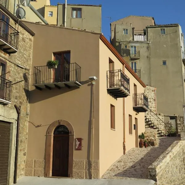 Porta Baciamano, hotel in Geraci Siculo