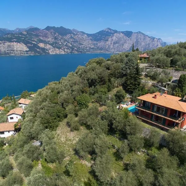 red house apartments whit enchanting lake view, hotel in Malcesine