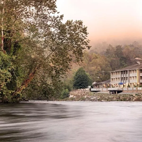 Best Western Plus River Escape Sylva / Dillsboro, hotel di Dillsboro