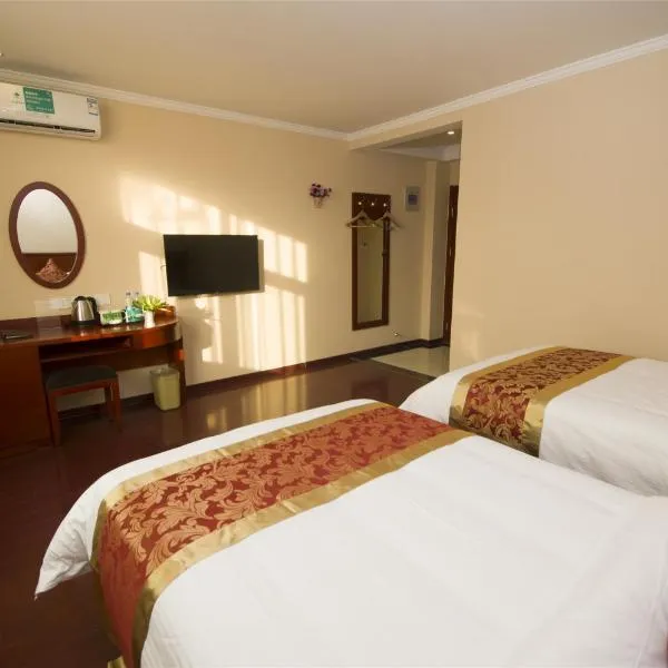 GreenTree Inn Zhuhai Mingzhu Station Express Hotel, hotel v destinaci Ču-chaj