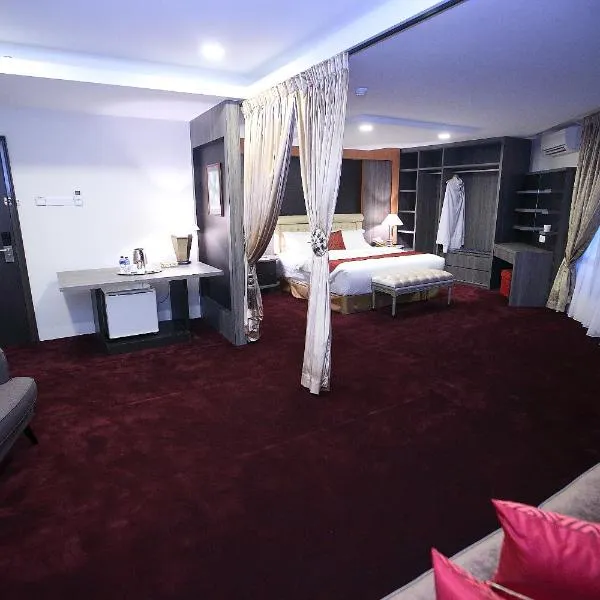 Al Khatiri Hotel, hotell i Kubang Kerian