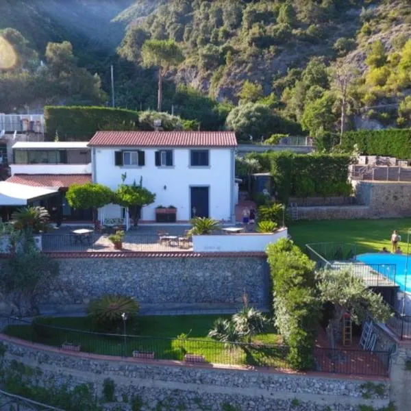 Casa De Angelis, hotel v destinaci Erchie