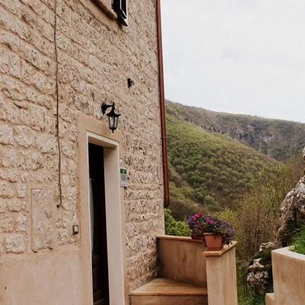 Casa Vacanze L'arco di Fondarca n.16, hotel in Cagli