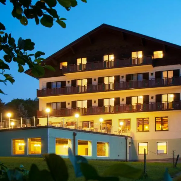 Seehotel Garni Pöllmann, hotel en Henndorf am Wallersee