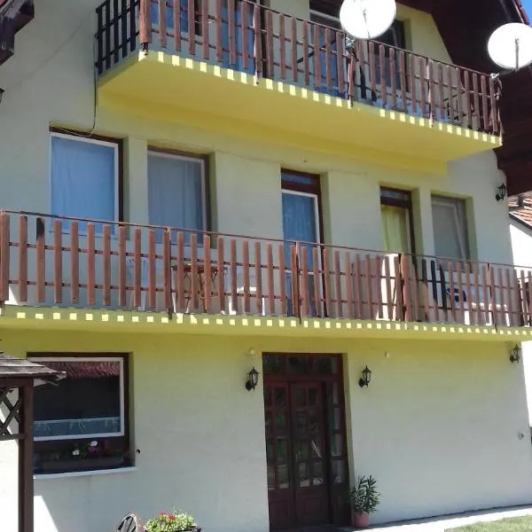 Apartmanhaz Balatonfenyves, hotel em Buzsák