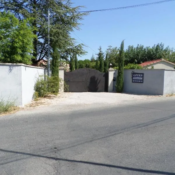 Studio Valreas Avec Piscine, hotel in Valréas